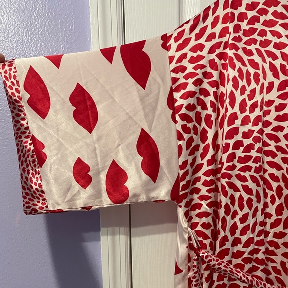 NWT VS Robe - Picture 6 of 8